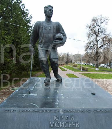 памятник моисееву